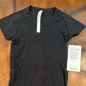 Lululemon Swiftly Tech SS Crew Black Women's Shirt Size 2